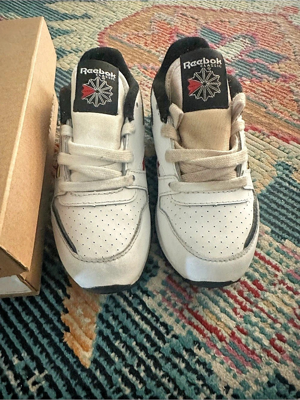 Reebok Freestyle Hi Girls US 9 White Black Sneakers